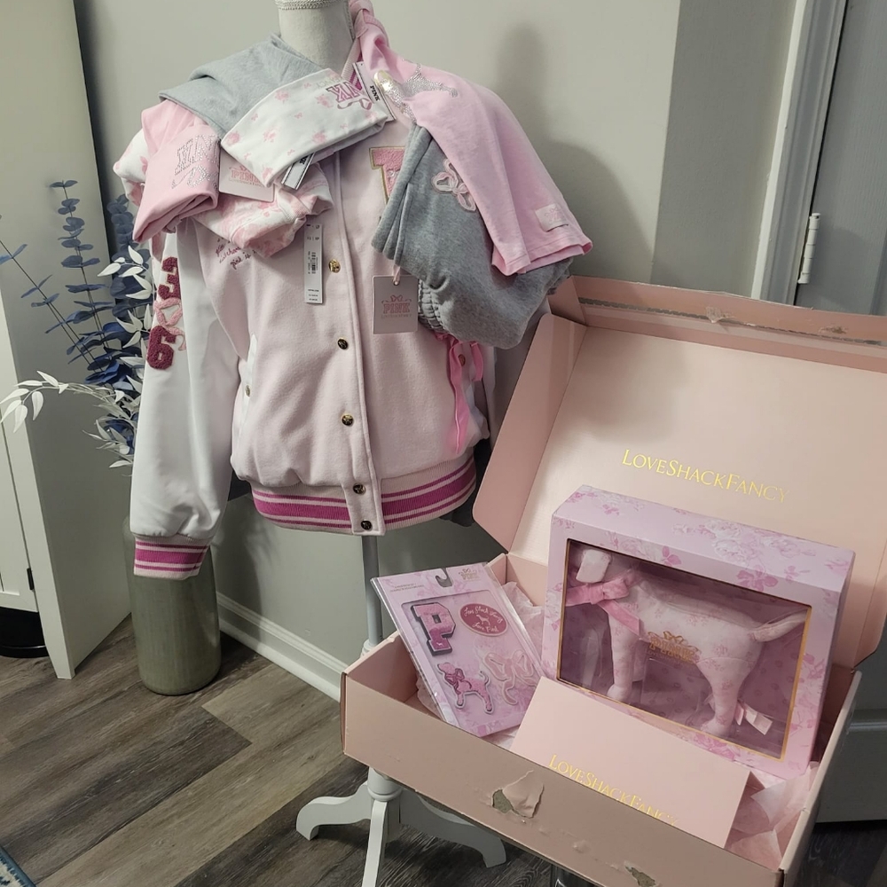 VS PINK X LOVE SHACK FANCY COLLAB LIMITED EDITION PLUSH DOG - Picture 10 of 10